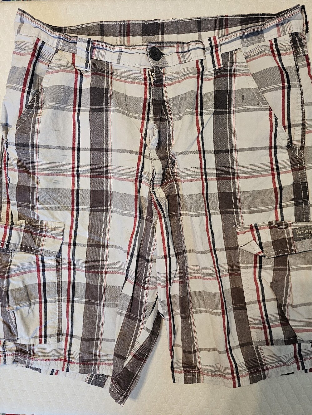 Wrangler Mens Plaid Cargo Shorts Off-White Gray Red Casual Utility Shorts Guc